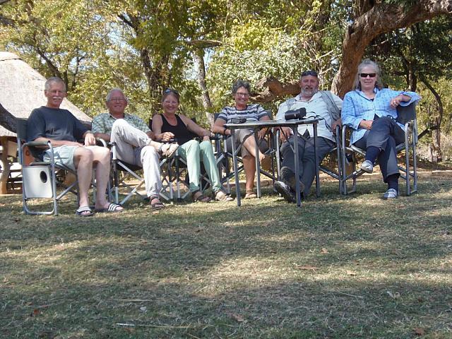 Fröhliche Runde im Wildlife Camp