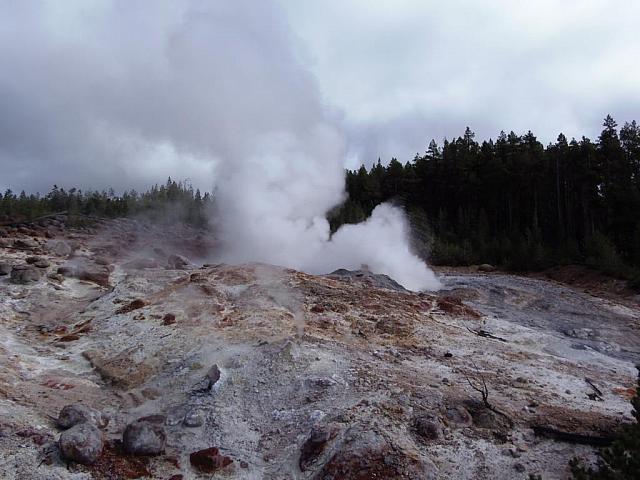 Norris Geyser Basin, Steamboat Geyser