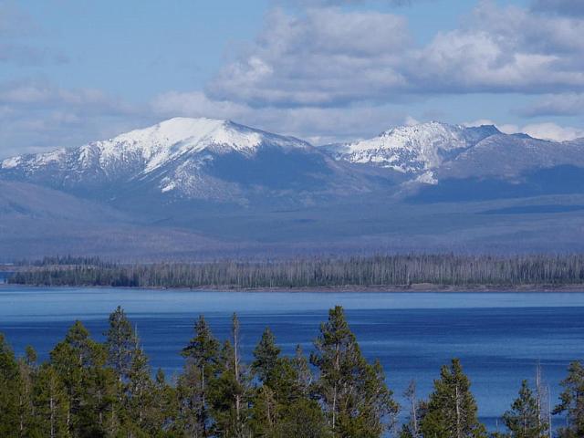 Yellowstone; Schneebedeckte Berge im September