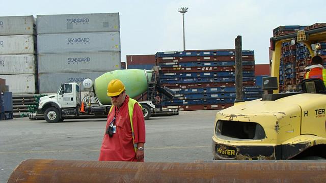 Das Hafengelände von Cartagena ... mit Agent Manfred