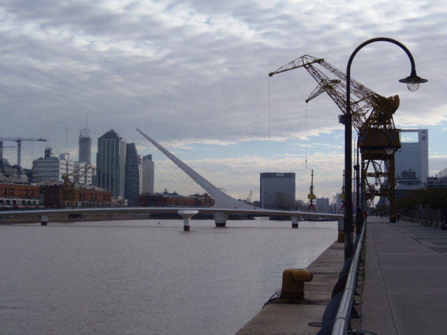 Blick von Hafen auf Buenos Aires am 2.7.12