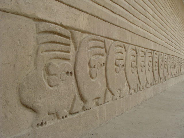 Kunstvolle Reliefs in Chan Chan