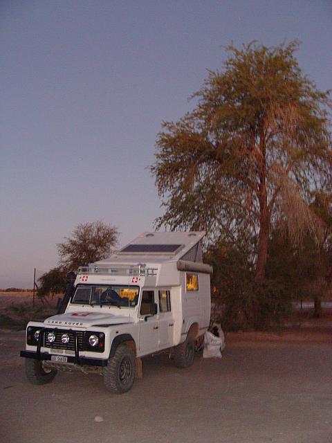 Camping unter einem Tamarugo-Baum