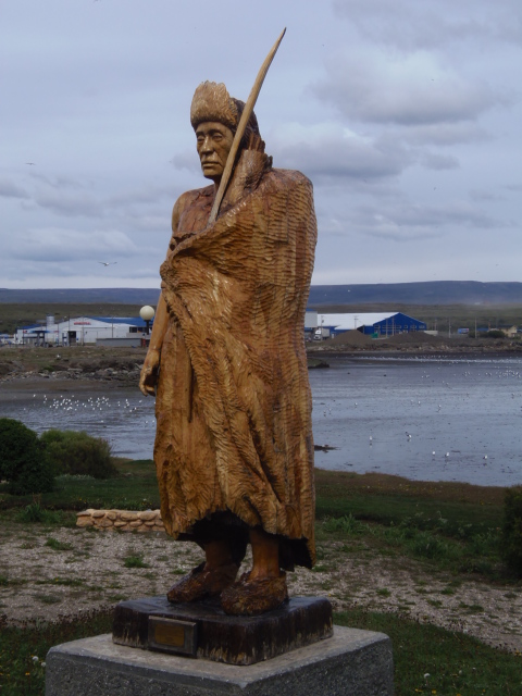 Schöne Statue eines Selk"Nam (leider ausgerottet...)