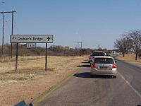 Autoschlange an der Grenze Südafrika - Botswana