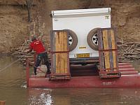 Pontoon über den Luangwa River, endlich drüben!