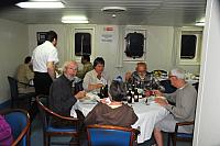 Der Tisch mit den französischen Passagieren