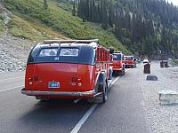 Nostalgie-Busse auf dem Going-to-the-sun Highway