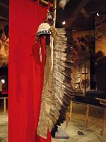 Buffalo Bill Center: Original Indianerkopfschmuck und Stab